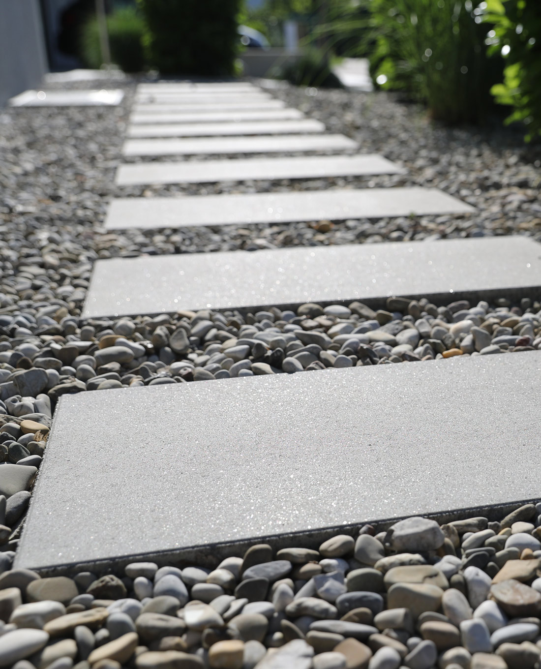 Gartenwelt Designgarten | Wegeführung mit Großformatplatten Großformatplatten zur Wegführung in Designgarten