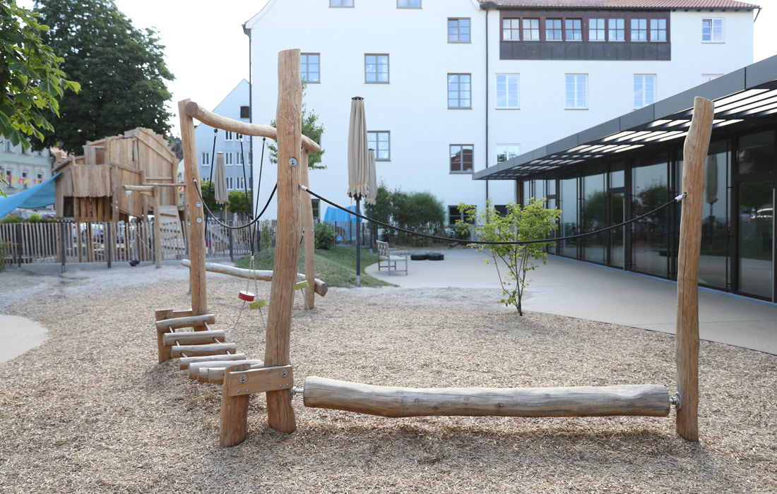 Öffentliche Projekte Gestaltung Außenanlagen Kindergarten Außenanlagen Kindergarten: Spielgeräte